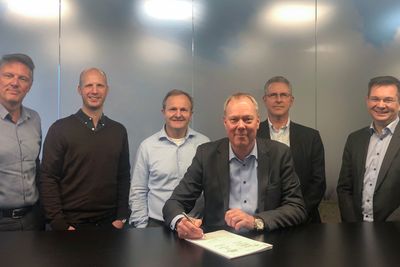 Med i Eltels team som forhandlet frem avtalen var fra venstre: Head of Tender Controlling, Eivind Lyngroth; avdelingsleder East Care & Fiber, Morten Kristiansen; ansvarlig Service Management Telenor, Jon Harald Krugerud; administrerende direktør Thor-Egel Bråthen; direktør strategi og forretningsutvikling, Svein Andorf Olsen og finansdirektør Ove B. Haupberg. 