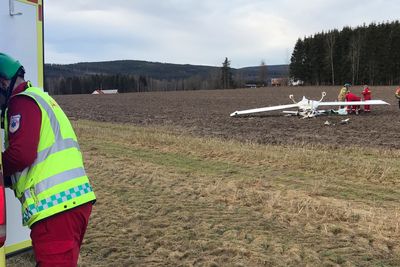 To personer var om bord da et småfly havarerte under landing ved Gjølstad flyplass nord for Kongsvinger tirsdag ettermiddag. 