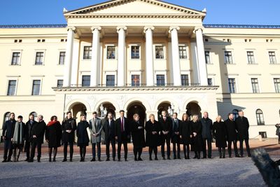 Erna Solberg presenterer ny regjering på Slottsplassen fredag ettermiddag.