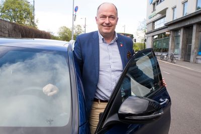 Frps transportpolitiske talsperson Morten Stordalen sier partiet ikke er bundet av bompengeavtalen etter at Frp gikk ut av regjering.