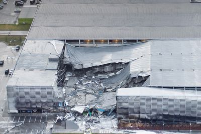 Parkeringshuset på Sola etter brannen.