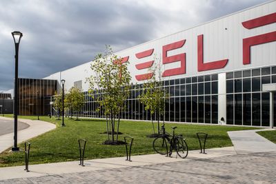 Bildet viser Tesla Gigafactory 2 i USA.