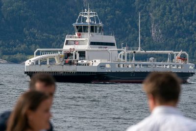 Den hel-elektriske ferja Ampere på vei til Oppeid i Sognefjorden.