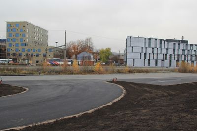 Deler av den nyanlagte parkeringsplassen til Lilleelva Parkering ved fylkesvei 32. Bildet er tatt rett før avslutningen av prosjektet i 2018.