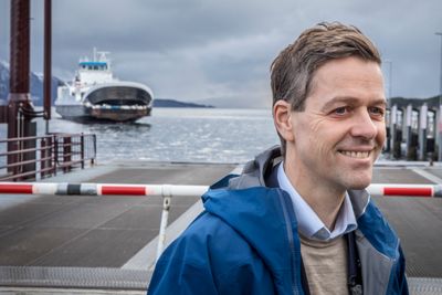 Samferdselsminister Knut Arild Hareide under dagens besøk i Møre og Romsdal der det har vært protester mot økte ferjepriser.