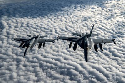 Dette er to EA-18G Growler fra US Navy over Afghanistan 23. januar i år. Bilder fra det den siste testinga har vi ikke fått tak i.
