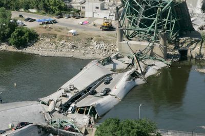 Denne brua på Interstate 35W over Mississippi-elva kollapset i august 2007. Etter det har USA vært rammet av hele 17 større bru-ulykker.