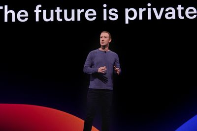 Mark Zuckerberg og Facebook har tatt hva som kan tolkes for å være et lite steg mot mer åpenhet.