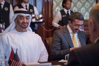 Kronprins Mohammed bin Zayed Al-Nahyan vil satse på kjernekraft i Emiratene. Bildet er fra et amerikansk statsbesøk.