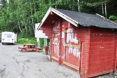 Gamletoalettet ved Strandlykkja ved Mjøsa.