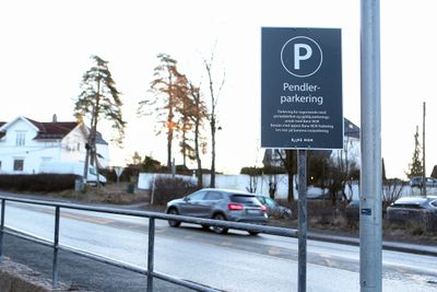 Pendlerparkeringen på Blommenholm er en av 15 innfartsparkeringer TØI har undersøkt i rapporten. 