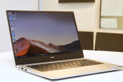 Huawei Matebook D14 har kabinett i aluminium og ser ut som om den koster mer enn den gjør.