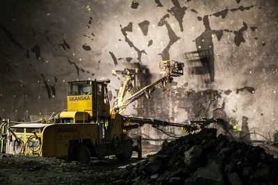 En borerigg fra AMV i aksjon ved det som i dag er Holmestrand stasjon. Skanska har ingenting med saken å gjøre.