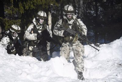 Finske soldater under en militærøvelse i Nord-Sverige i mars 2019.
