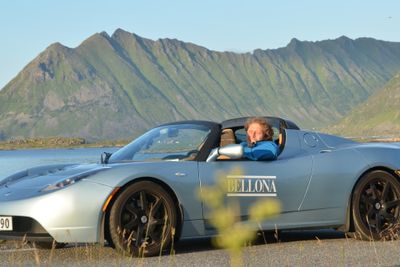 Frederic Hauge var først med Tesla i Norge. Bellona-roadsteren har byggenummer ti.