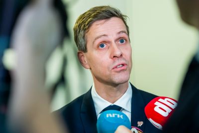 Samferdselsminister Knut Arild Hareide åpner for å vurdere bruk av veiprising som alternativ finansiering av norske veier.