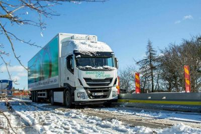 De første testene på smartveien har gitt gode resultater og viser at det er mulig å lade en 40 tonns lastebil ved hjelp av induktiv lading under reelle forhold. 