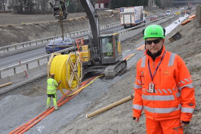 Full rulle og arbeidsintensive dager for f.h. Eugen Myhr i Statens vegvesen, maskinfører Arve Gunnleiksrud og Marius Vårdal Alvheim. 