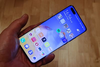 P40 Pro: Huawei sliter i Europa, men den nye P40-serien kommer uansett. De håper å få fylt sin egen appbutikk så raskt som mulig. Men overraskende mange apper fungerer allerede i dag. NRKs radioapp sa fra at den savnet Googles rammeverk. Deretter lød P2 klart og tydelig.