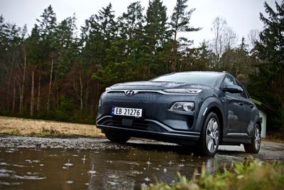 Hyundai Kona har lenge hatt rundt to års leveringstid, men den er nå kortet ned til rundt fire måneder. Det gjør den mer aktuell for norske kjøpere.