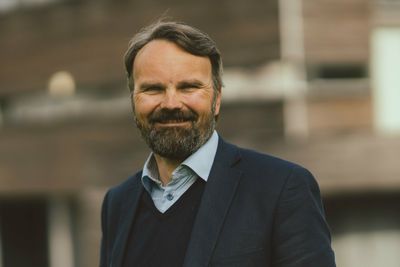 Vegvesenets divisjonsdirektør for drift og vedlikehold, Bjørn Laksforsmo håper de kan lyse ut de første oppdragene fra krisepakken allerede før påske.