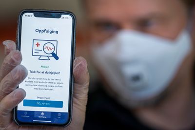 Minst 2.500 ansatte i Forsvaret får ikke laste ned Smittestopp-appen grunnet sikkerhetshensyn, samtidig er den erklært trygg for statsministeren av PST.