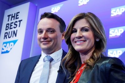 SAP-duoen med tyske Christian Klein og amerikanske Jennifer Morgan varte ikke lenge. Nå tar Klein over alene. Senere i dag vil Morgan delta under fremleggelsen av kvartalstall en siste gang.