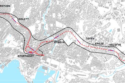 Illustrasjonen viser forslag til T-banenettet med ny tunnel og et kart over planområdet (sort markering), forslag til trasé (stiplet rød linje) og stasjoner (rød med blå markering).