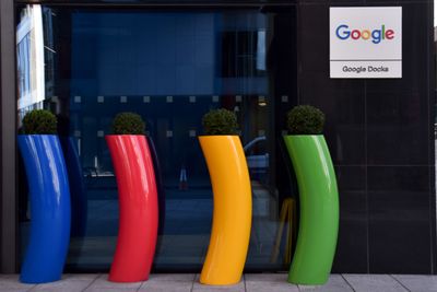 Fra inngangspartiet til Googles europeiske hovedkvarter, som ligger i et bygningskompleks som nå kalles for Google Docks, i Dublin, Irland.