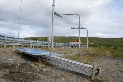 I et år har bompengetaksten på sideveiene til E16 Kongsvinger vært halvparten av det de har vært på Europaveien. 