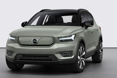 Volvo XC40 Recharge ble avduket i Los Angeles. Volvo Cars elbilstrategi består av tre deler: «milde» hybrider, ladbare hybrider og elbiler. I 2025 skal annenhver Volvo som selges, være en elbil.