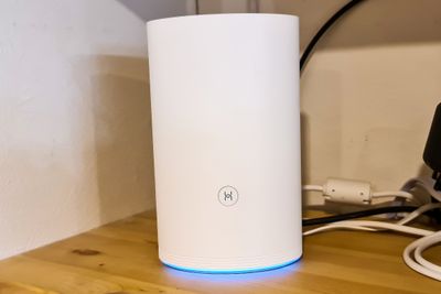 Nå er det dekning: Kjellerstua har vært et smertens barn når det gjelder wifi-dekning. Vi har uten hell testet flere meshnett. Men med Huaweis wifi Q2 Pro er problemene over. Disse boksene har både wifi meshnett og PLC – Power-line communication.