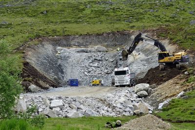 Lesja Bulldoserlag fikk oppdraget med forskjæringene på rassikringstunnelen i Geiranger, en jobb som i hovedsak ble gjennomført i 2019.