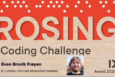 Plaketten som beviser at Even Bruvik Frøyen vant Dataforeningens Rosing Coding Challenge 2020. Bildet av Frøyen er innfelt av Digi.no.