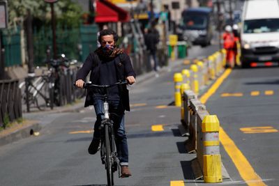 Mere plass og helt ny gateoppmerking er allerede på plass til lettelsene i koronarestriksjoner somtrer i kraft i Paris til uka.