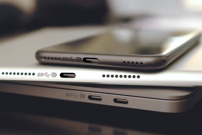 USB-C-kontakter med støtte for Displayport.