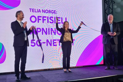 Åpning av 5G-nettet er en av de store hendelsene i andre kvartal for Telia. Her fra åpningen ved Lillestrøm-ordfører Jørgen Vik, distrikts- og digitaliseringsminister Linda Hofstad Helleland og administrerende direktør Stein-Erik Vellan i Telia Norge.