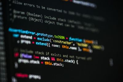 Undersøkelse viser at mye programvare, ikke minst webapplikasjoner, benytter utdaterte tredjepartskomponenter. Det utgjør en sikkerhetsrisiko. 