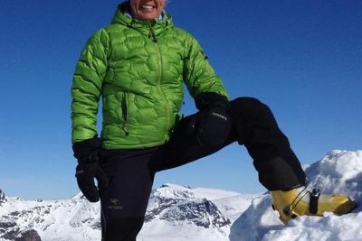 Nina Sundby liker å gå toppturer med randonne-utstyr. Her er hun på Galdebergtind, en topp i Jotunheimen.