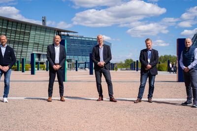 Fra venstre: Ove Fredheim, Telenor; Otto Frøseth, Investinor; Lars Bakken, Telenor; Ole Christian Olssøn, Tellu og Inge Hovd Gangås, Sintef Venture.