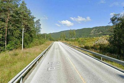 Denne strekningen av riksvei 5 mellom Kaupanger og Sogndal skal utbedres.