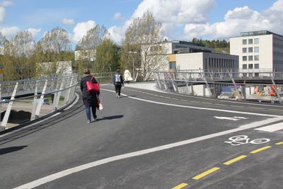 Gang- og sykkelbrua over Ring 3 ved Ullevål stadion sto ferdig sommeren 2019. 