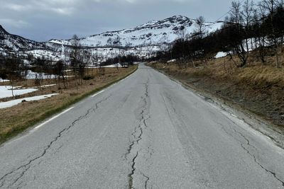 Fylkesvei 512 Nerskogsveien går mellom Vognilla på riksvei 70 og Rennebu sentrum. 