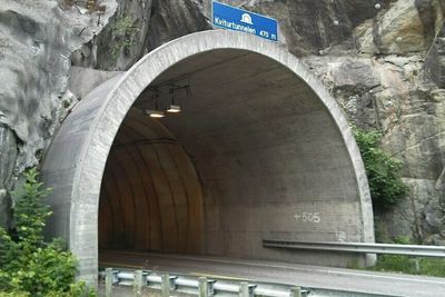 Oppdraget omfatter blant annet den 470 meter lange Kviturtunnelen på riksvei 13 nord for Odda i Hardanger.