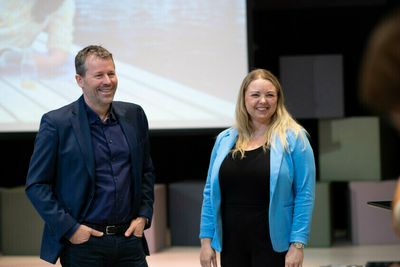 Ric Brown, mobildirektør i Telenor Norge, og June Solbekk, markedsdirektør i Telenor Norge, lanserte Next under et presseseminar i selskapets lokaler på Fornebu torsdag.