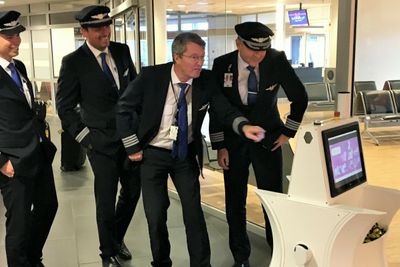 Roboten Alexis vakte oppsikt da den kom i tjeneste på Stavanger lufthavn i 2018.