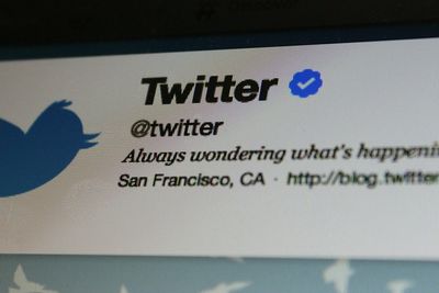 Twitter har stengt kontoen til gruppe som har lekket store mengder interne politidokumenter.