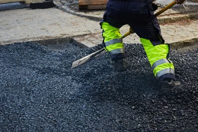 200-300 asfaltlapper på mellom 20 og 100 kvadratmeter må repareres i Drammen hvert år. Nå er jobben med å ta de hullene som må fikses raskt, utlyst.