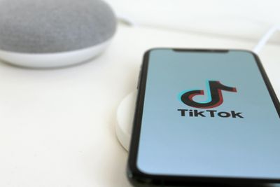 Er du under 16 år og bor i Florida trenger du godkjennelse fra foreldrene dine for å kunne bruke Tiktok fremover.