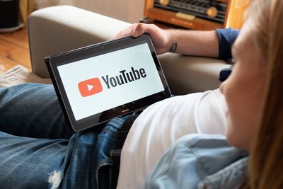 Youtube har fått medhold av EU-domstolen i et spørsmål om utlevering av brukerinformasjon i en sak om ulovlig distribusjon av åndsverk.